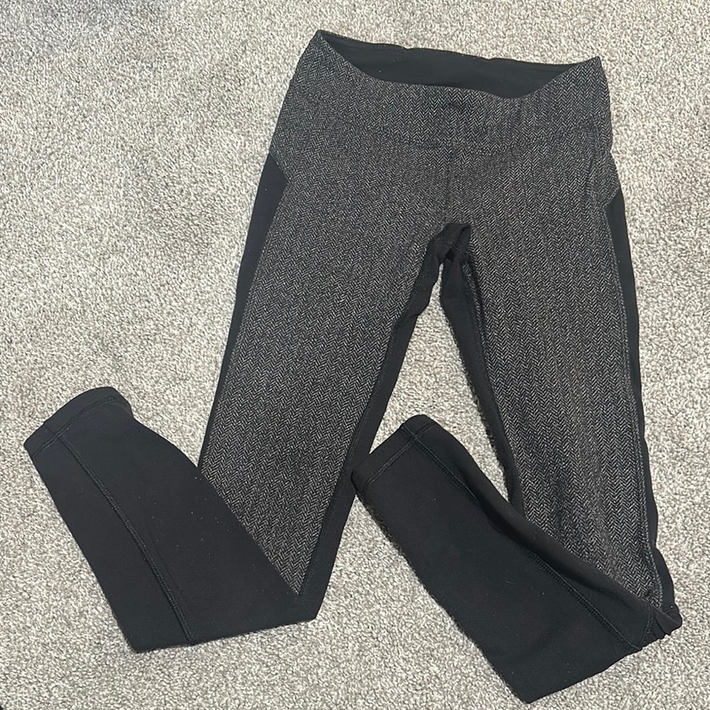 Ivivva by Lululemon black and‎ herringbone leggings girls size 8